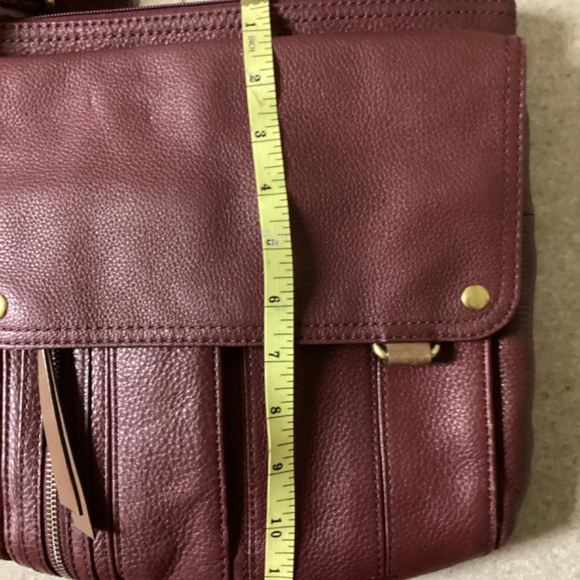Fossil crossbody bag in ox blood red. - Picture 10 of 10